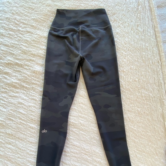 Alo Yoga Camo Leggings - Picture 3 of 4